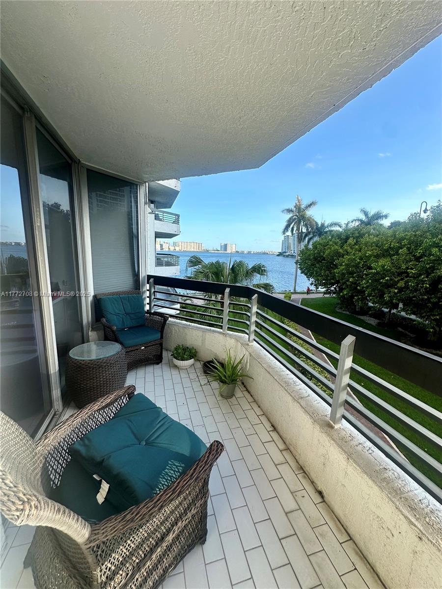 MYSTIC POINTE CONDO NO TH - Residential