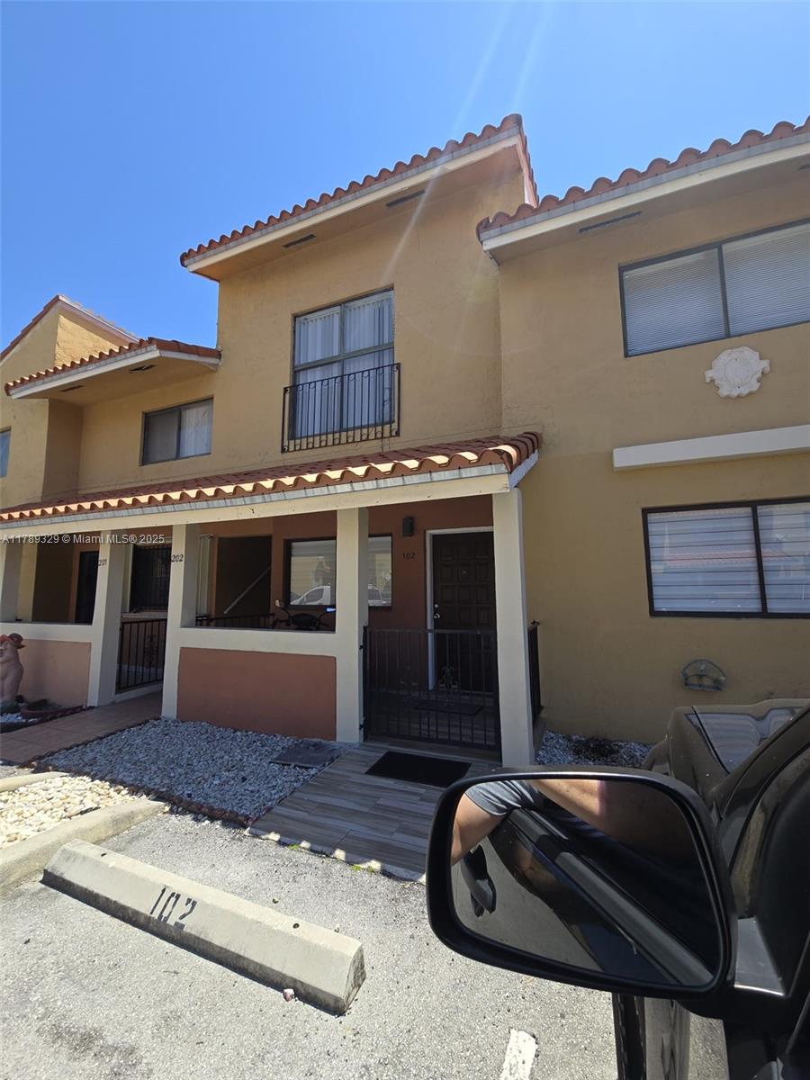 2770 W 61st Pl 202, Hialeah, Miami-Dade County, Florida - 3 Bedrooms  
2 Bathrooms - 