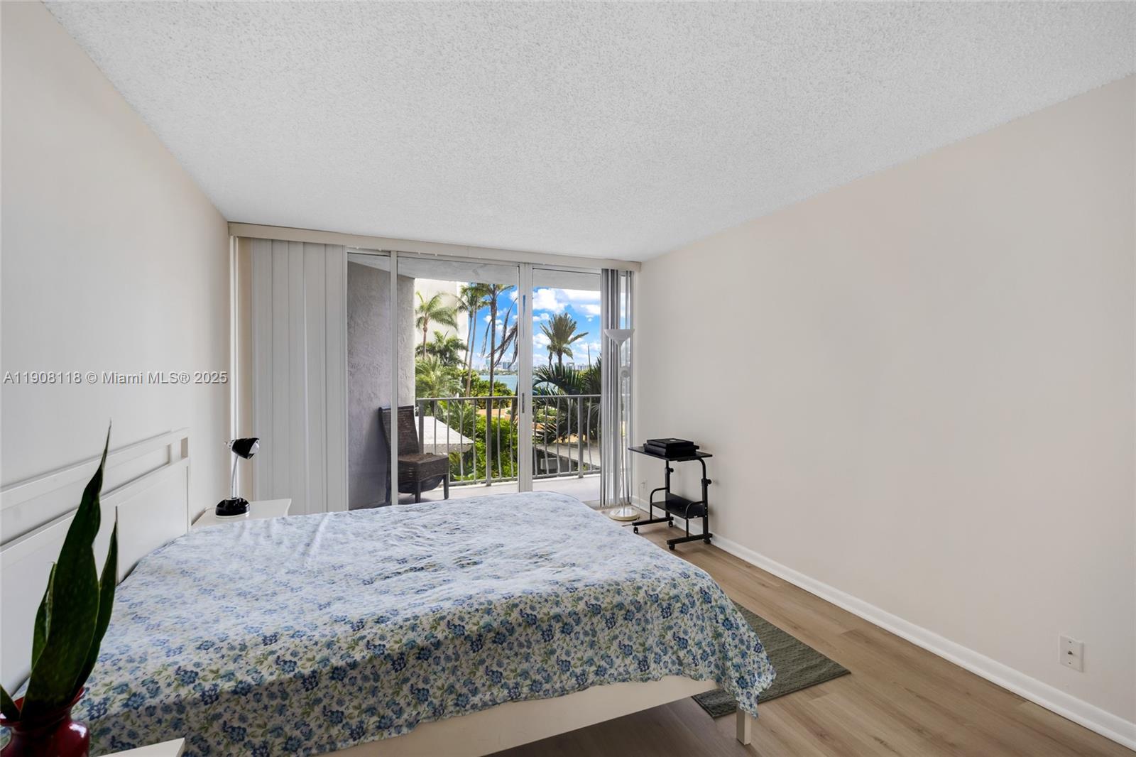 THE GRANDVIEW PALACE COND - Residential Lease