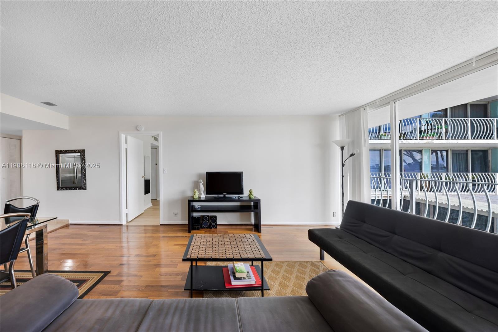 THE GRANDVIEW PALACE COND - Residential Lease