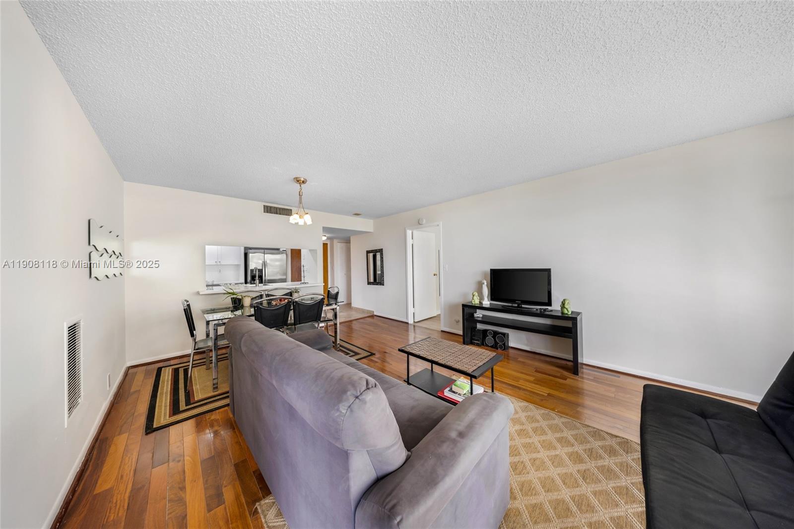 THE GRANDVIEW PALACE COND - Residential Lease