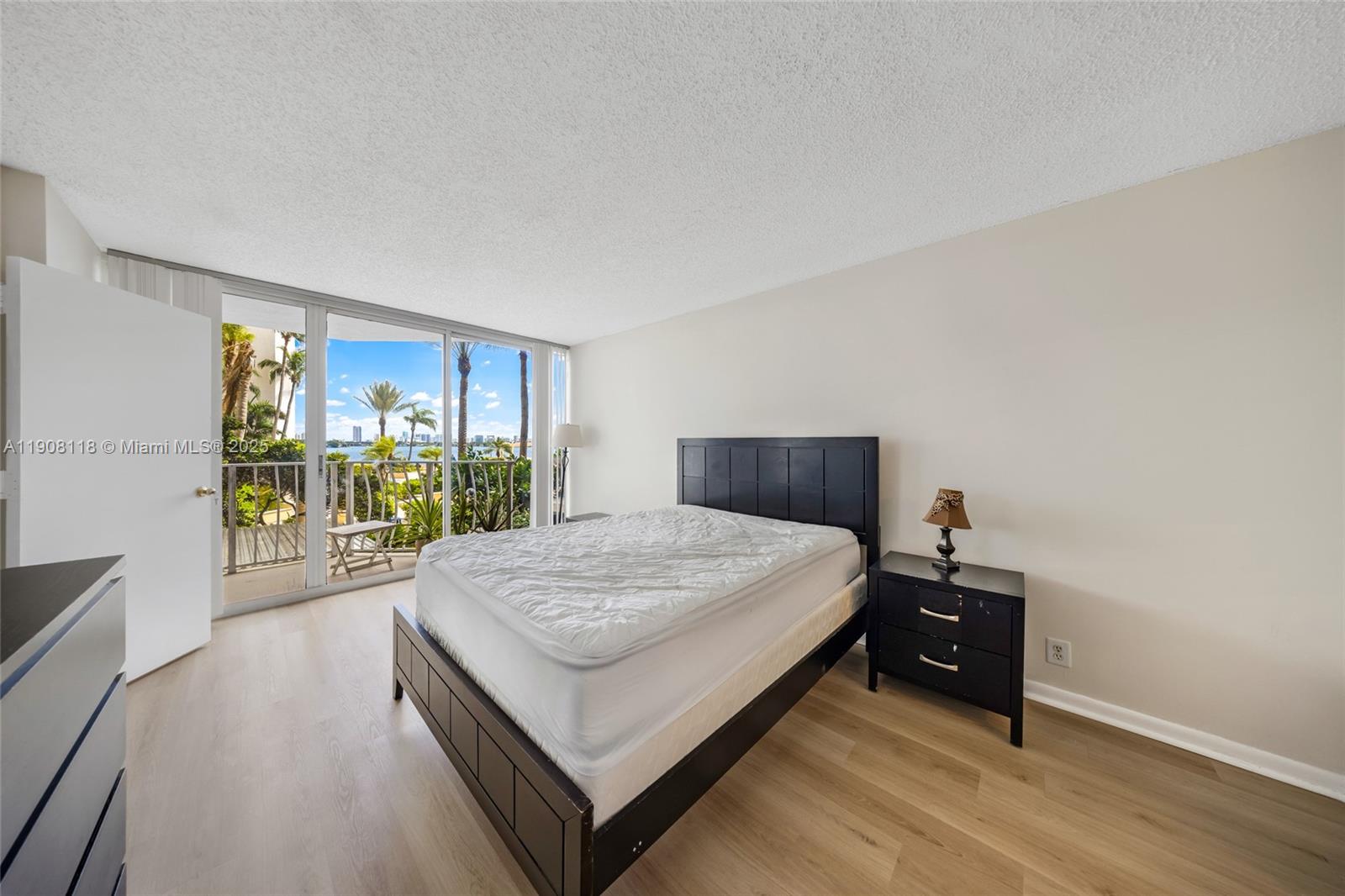 THE GRANDVIEW PALACE COND - Residential Lease