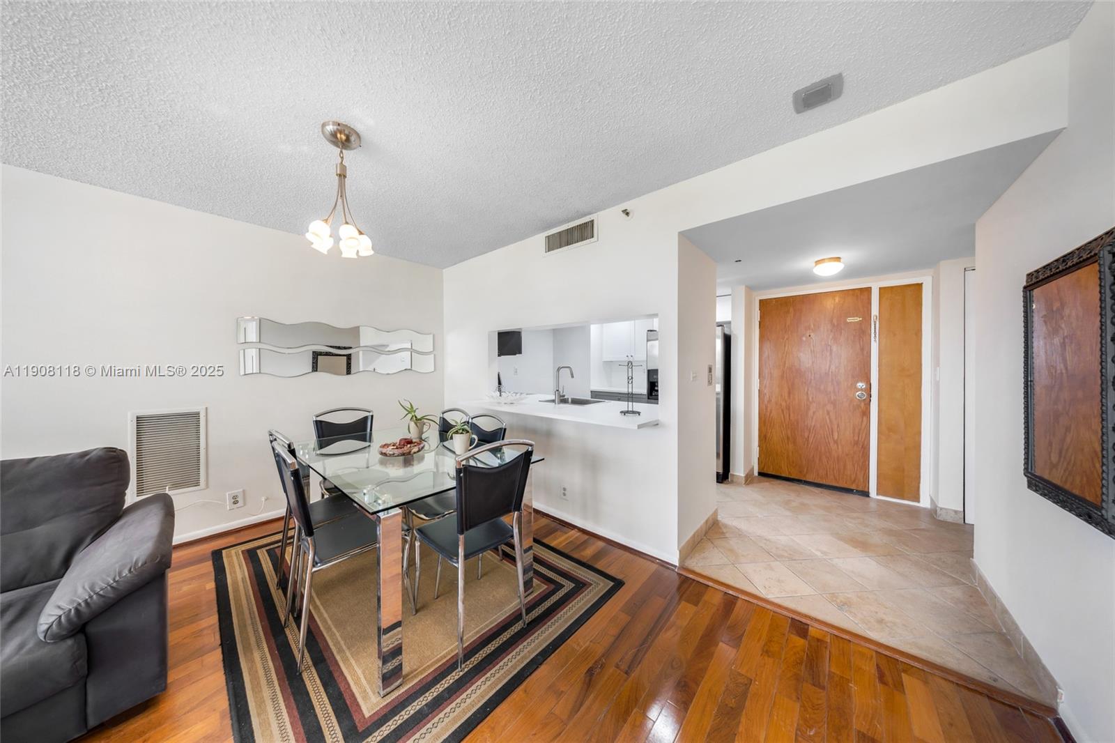 THE GRANDVIEW PALACE COND - Residential Lease