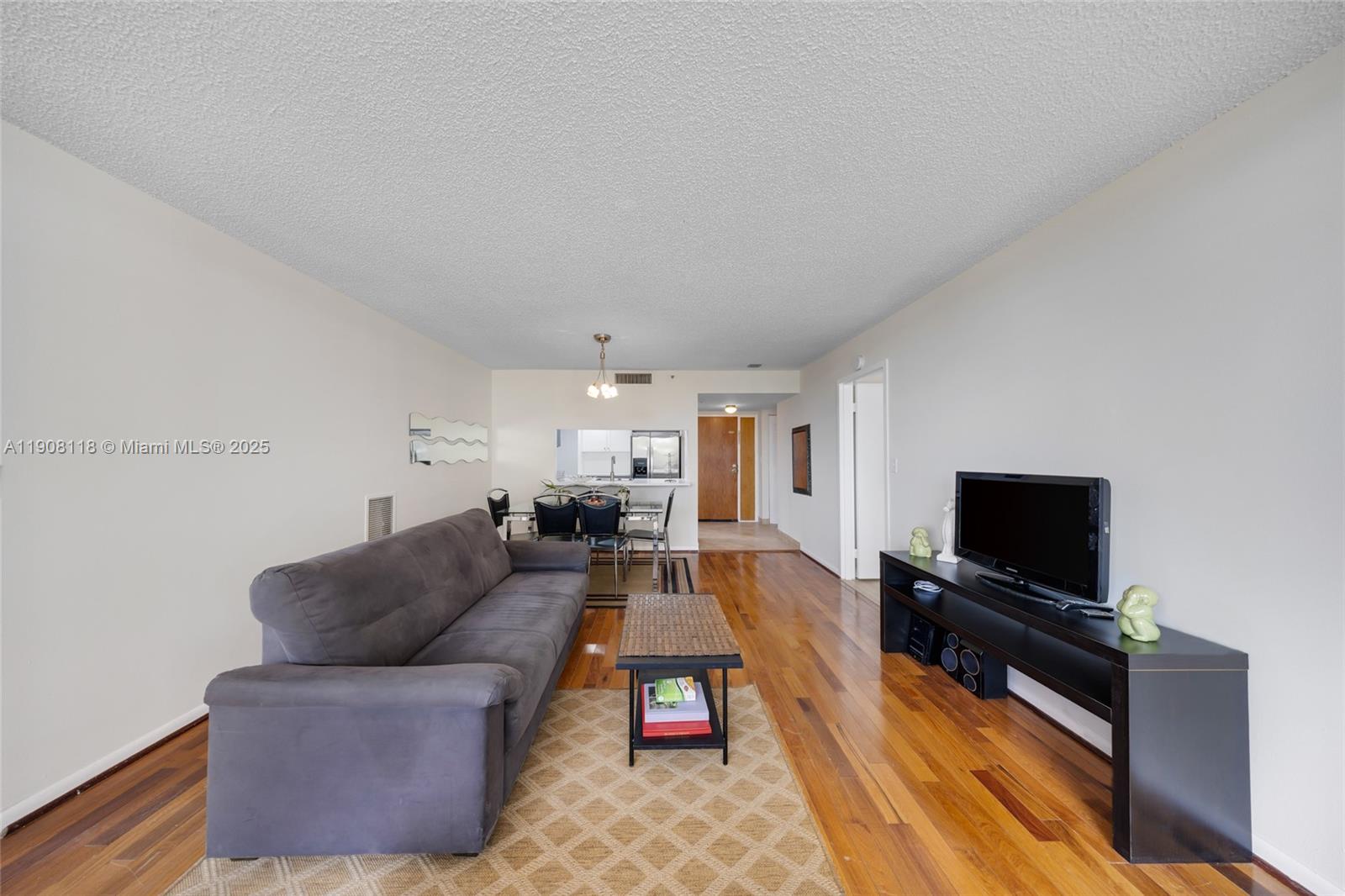 THE GRANDVIEW PALACE COND - Residential Lease