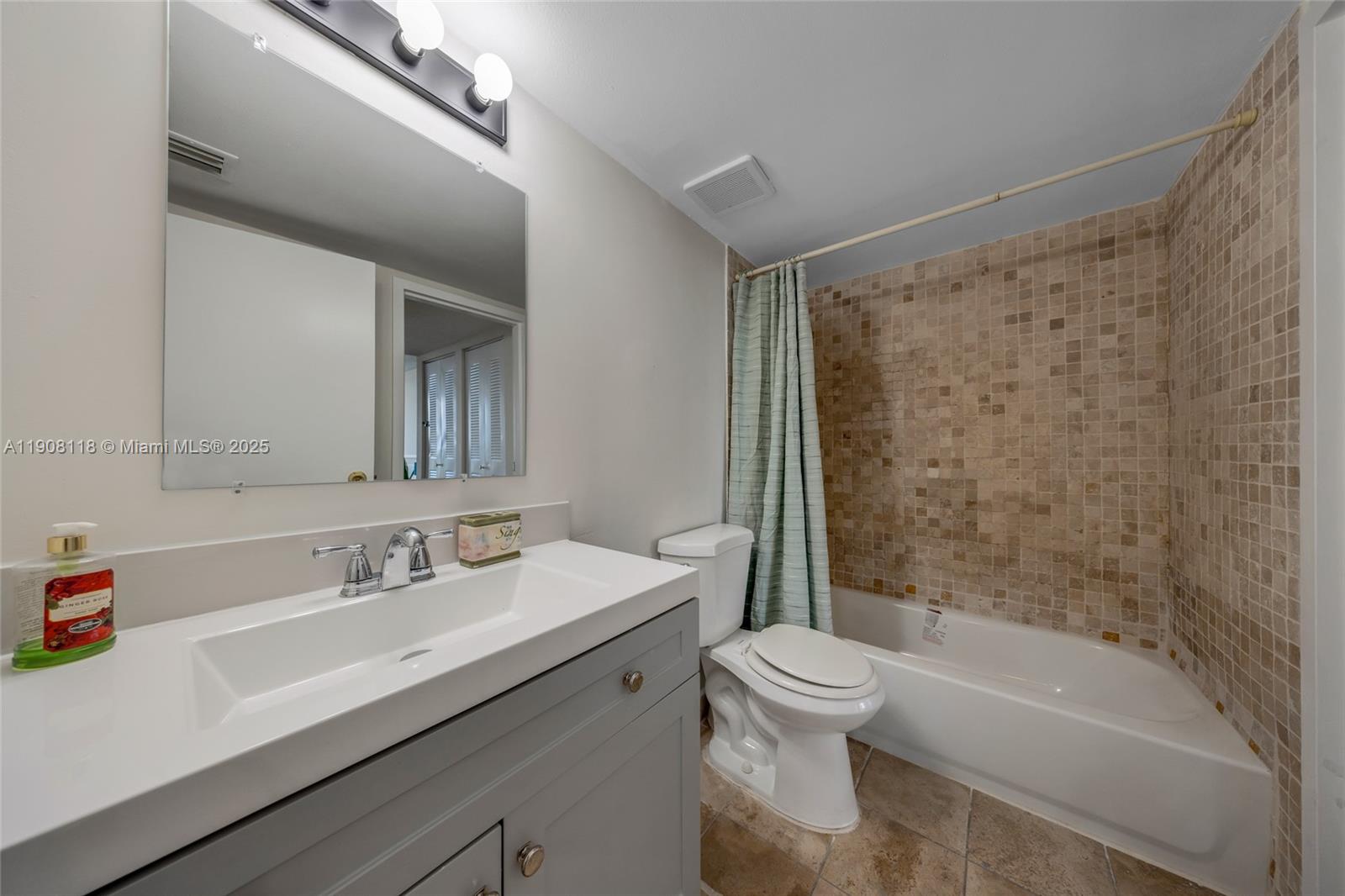 THE GRANDVIEW PALACE COND - Residential Lease