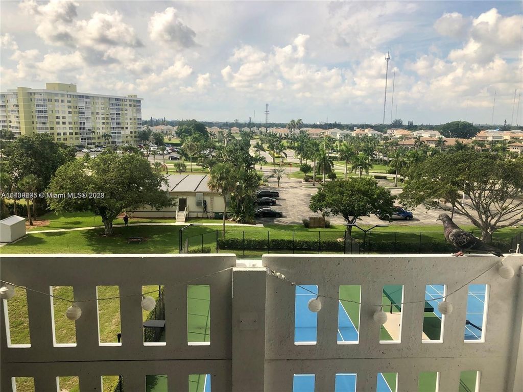 Photo of 919 Hillcrest Dr #608, Hollywood, FL 33021 (MLS # A11409495)
