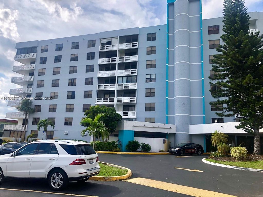 Photo of 919 Hillcrest Dr #608, Hollywood, FL 33021 (MLS # A11409495)