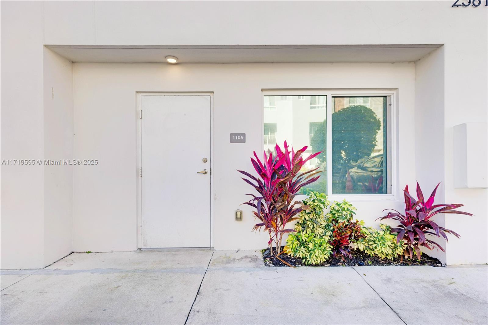 2561 NE 193rd St 1105