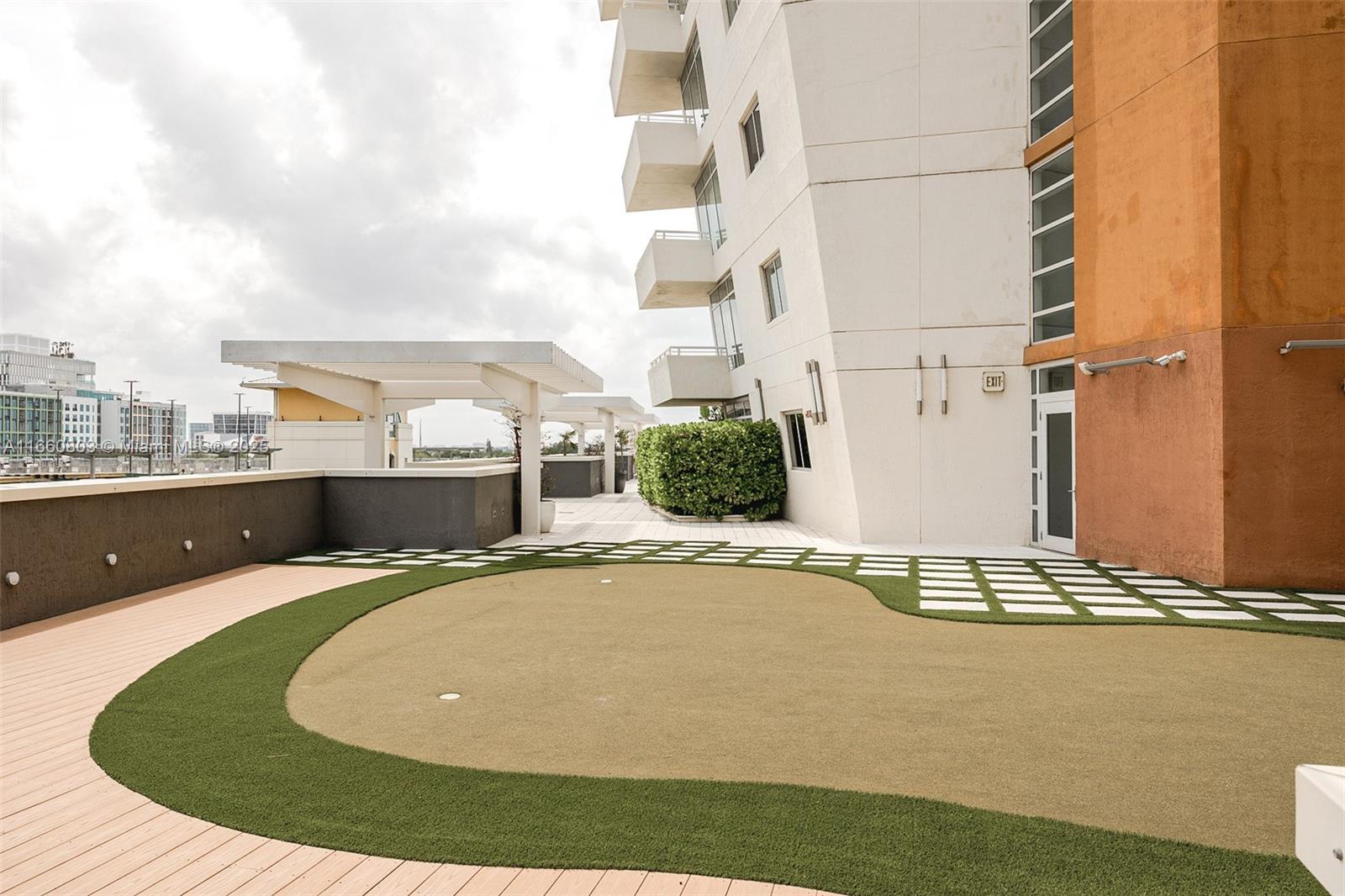 MIDBLOCK MIAMI CONDO - Residential