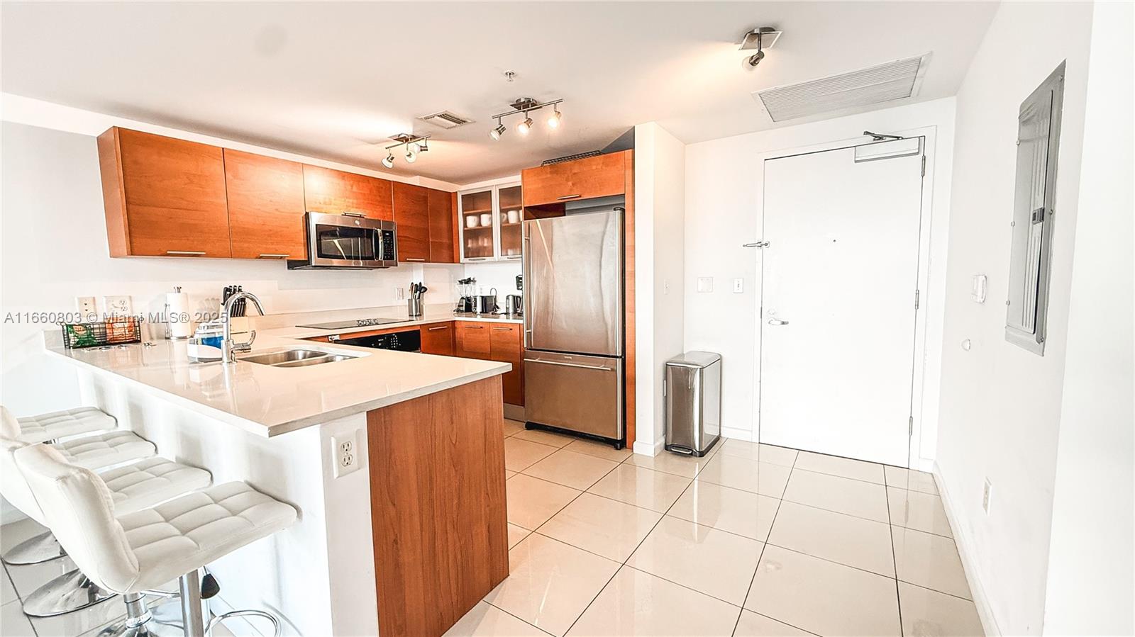 MIDBLOCK MIAMI CONDO - Residential