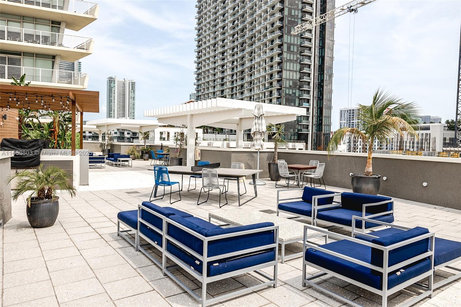 MIDBLOCK MIAMI CONDO - Residential