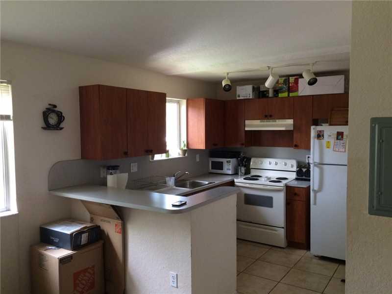 Amazing opportunity to rent a 3/2 apartment in a beautiful gated community... Venetia Gardens, the best in Homestead! With excellent location, near shops, restaurants and main highways. Just a few miles away from the Keys! Unit is in outstanding condition s. This will not last!