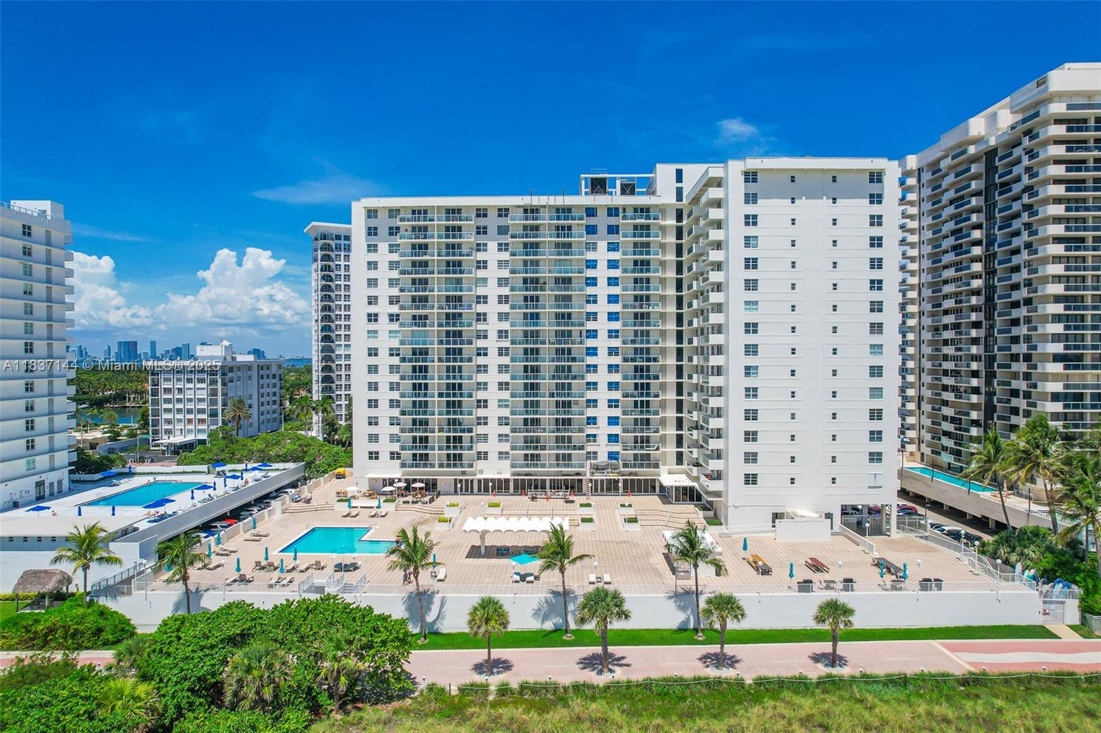 5701 Collins Ave 1611