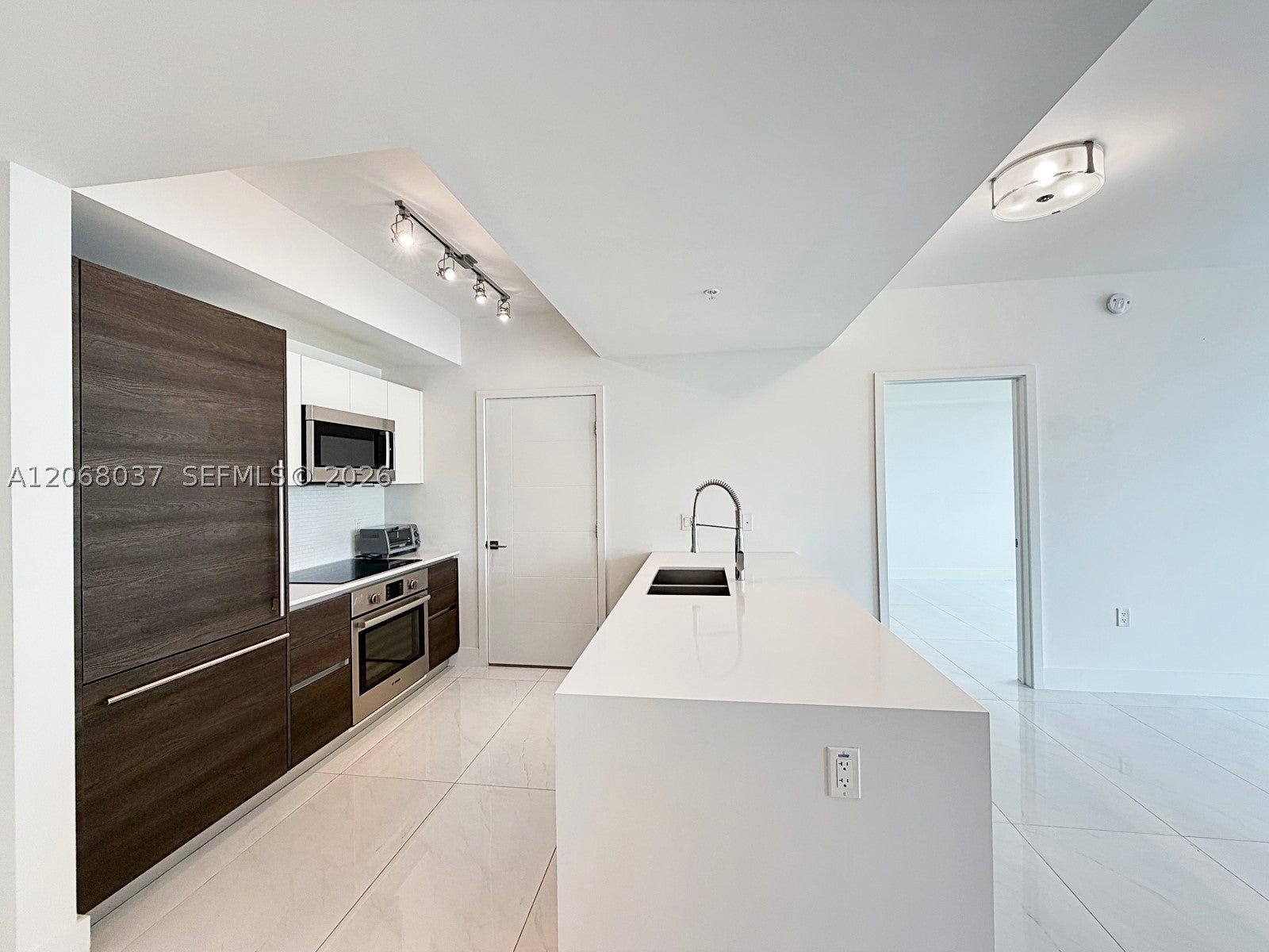 301 Altara Ave 609
