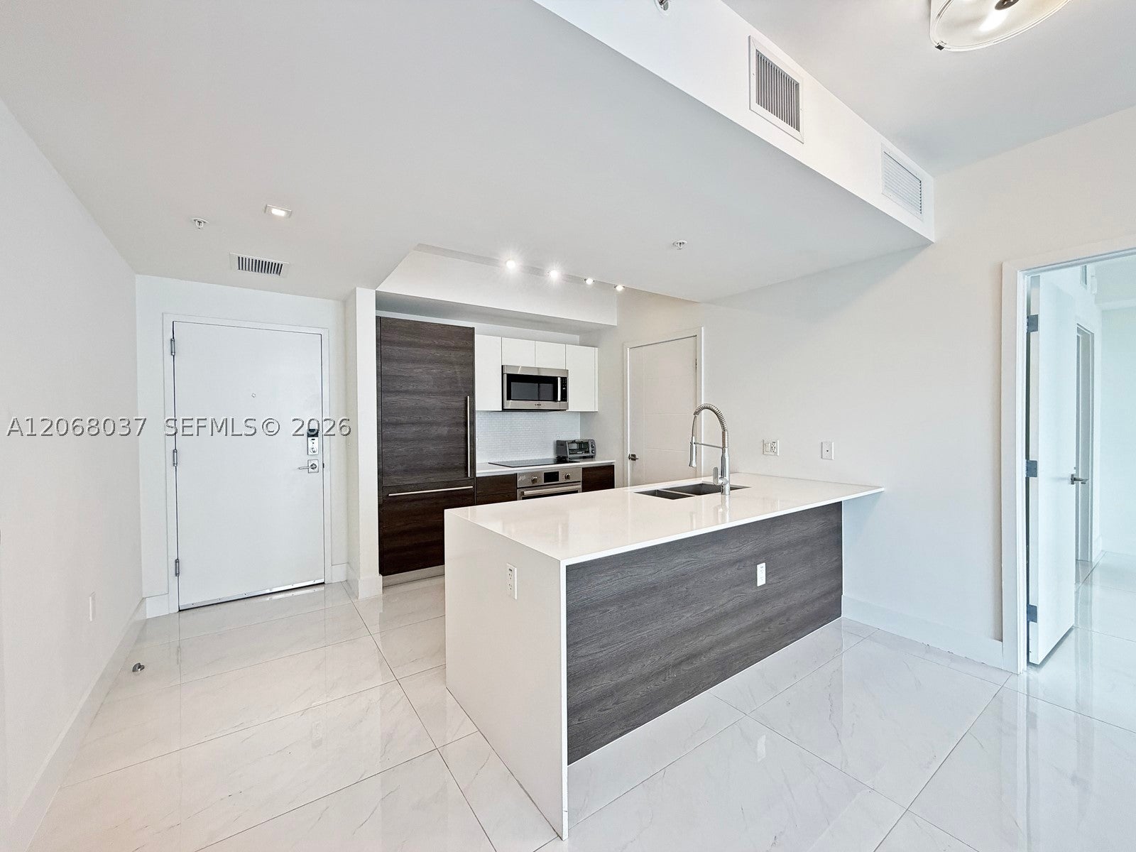301 Altara Ave 609