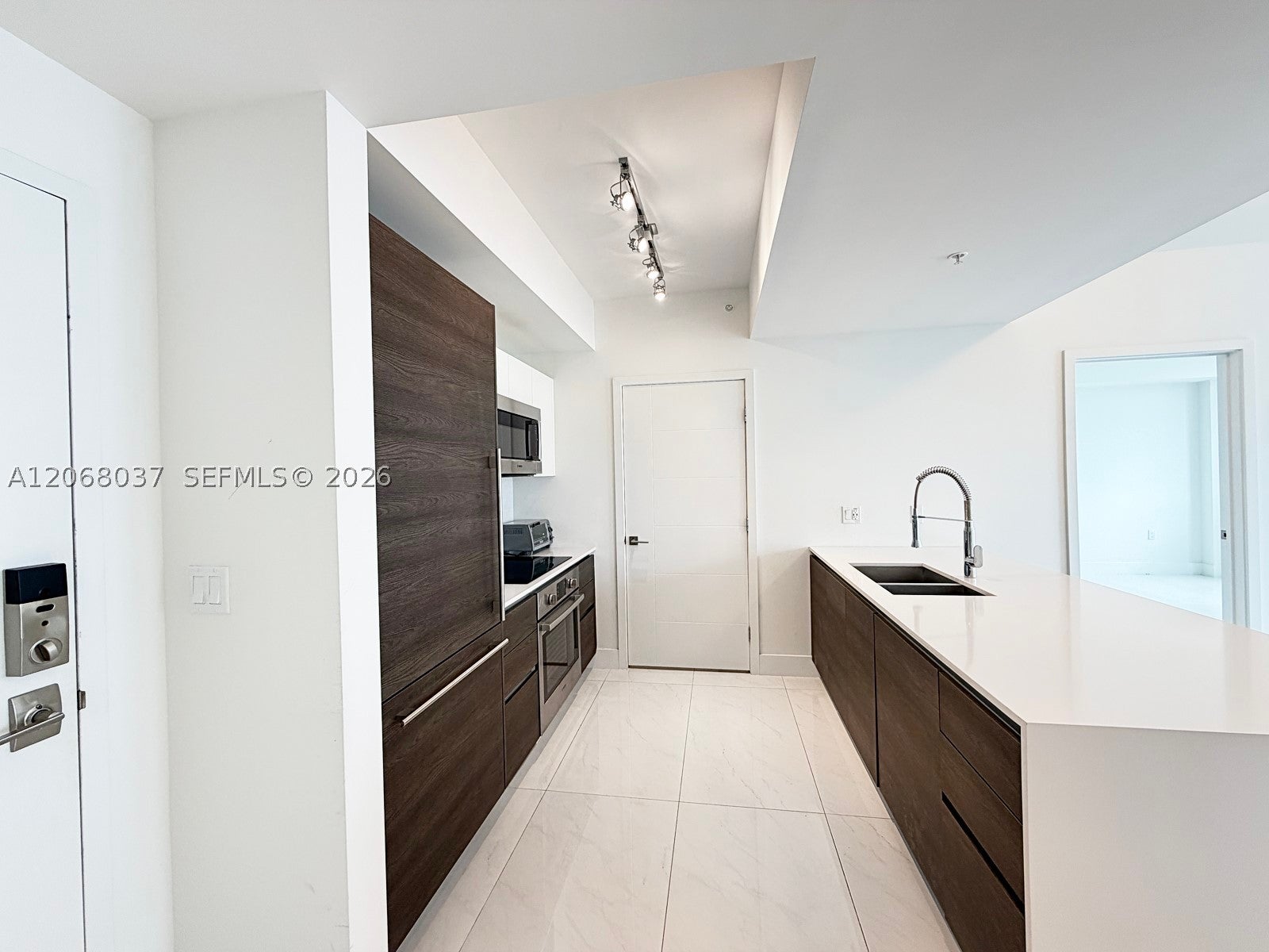 301 Altara Ave 609