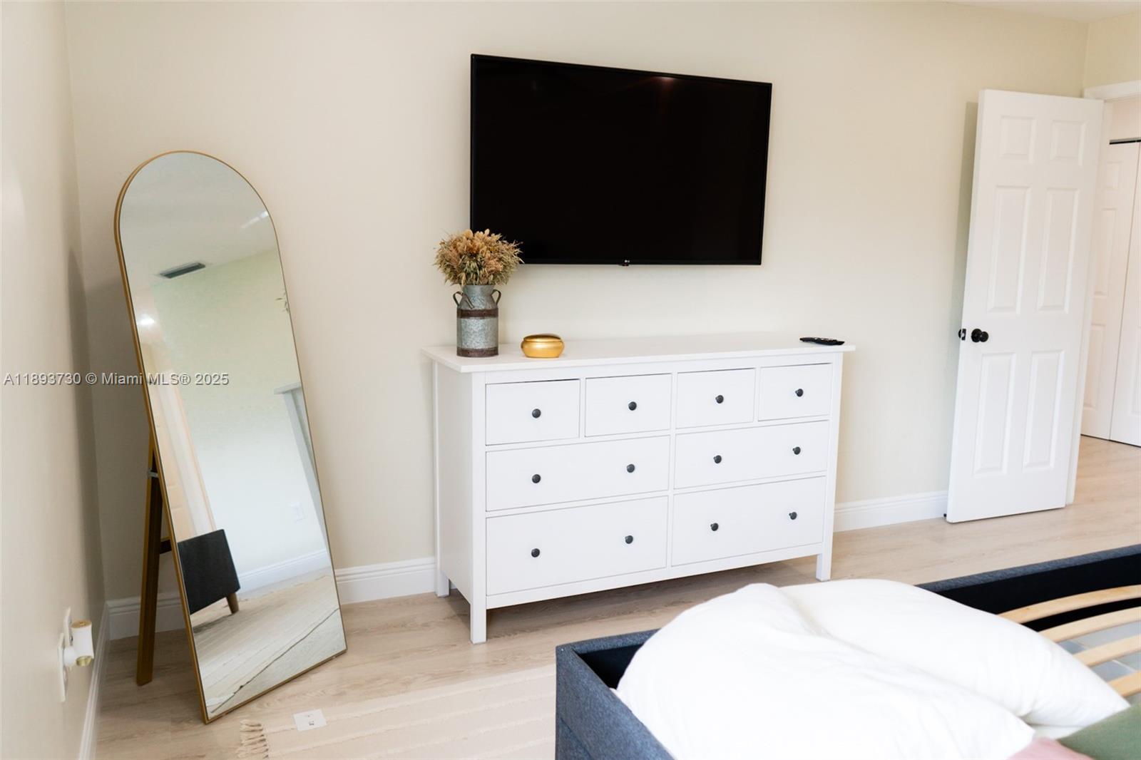 LAKES BY THE BAY SEC 3 - Residential Lease