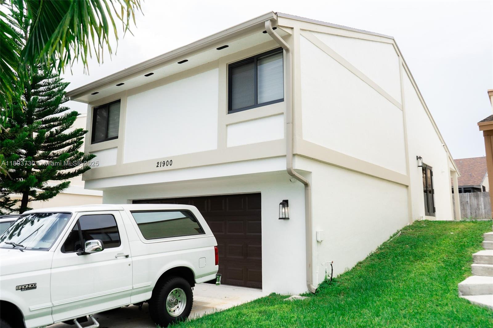 LAKES BY THE BAY SEC 3 - Residential Lease