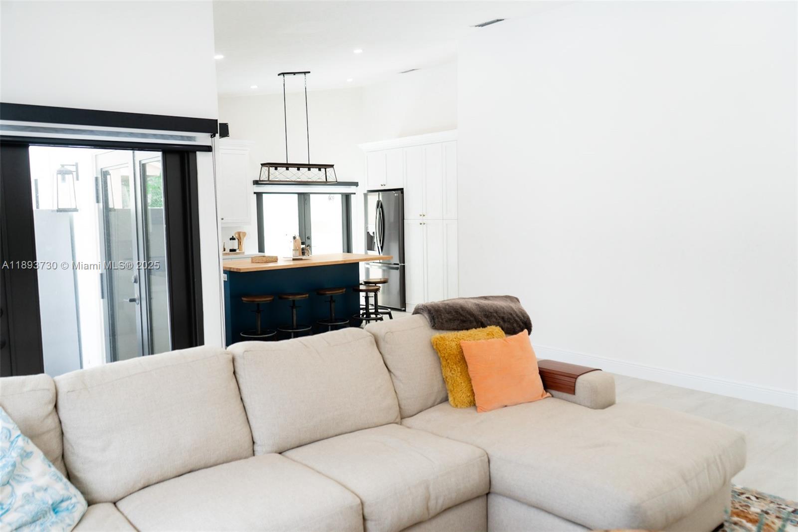 LAKES BY THE BAY SEC 3 - Residential Lease