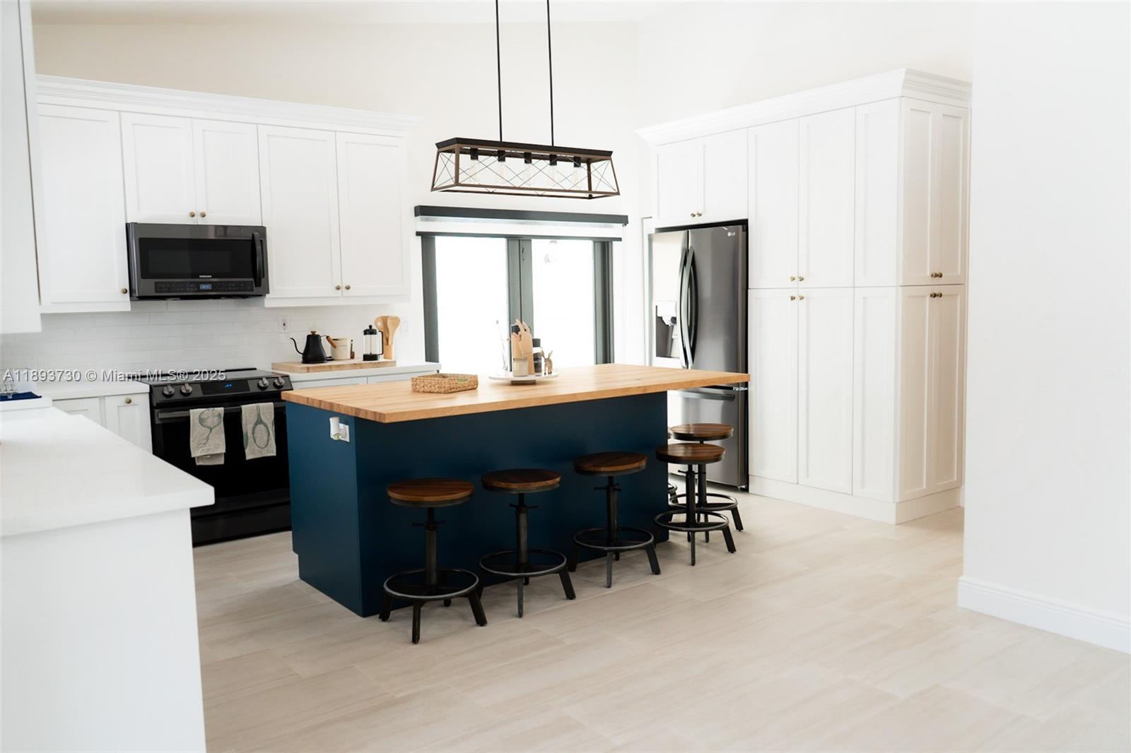 LAKES BY THE BAY SEC 3 - Residential Lease