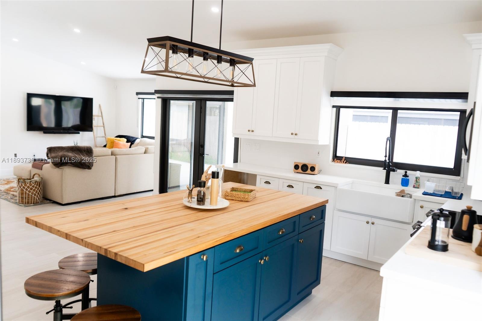 LAKES BY THE BAY SEC 3 - Residential Lease