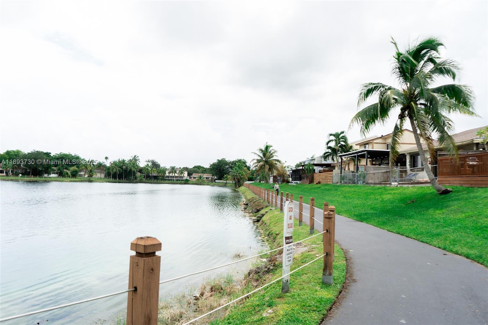 LAKES BY THE BAY SEC 3 - Residential Lease