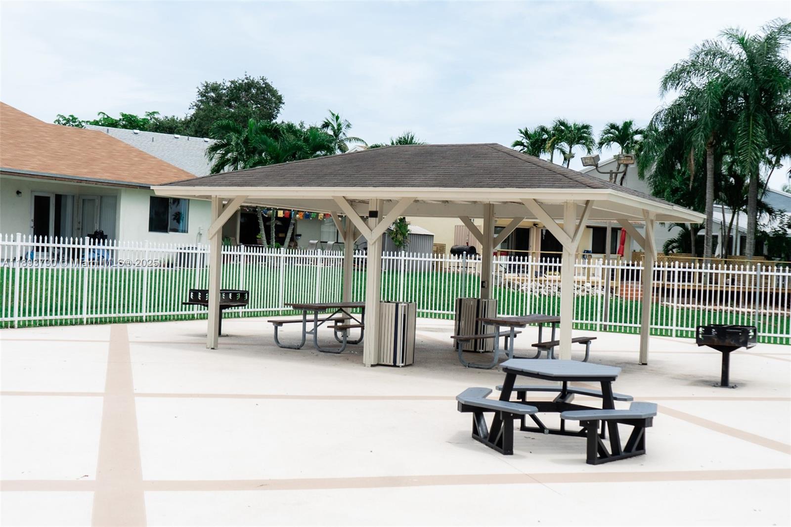 LAKES BY THE BAY SEC 3 - Residential Lease