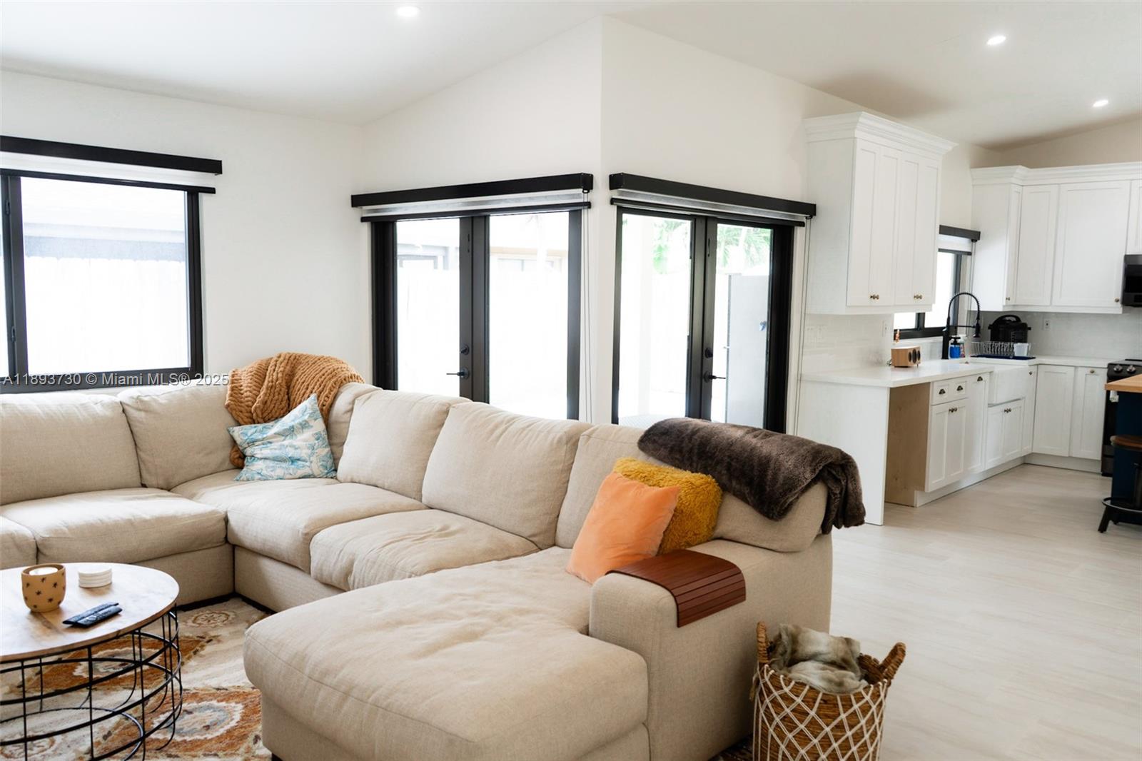 LAKES BY THE BAY SEC 3 - Residential Lease