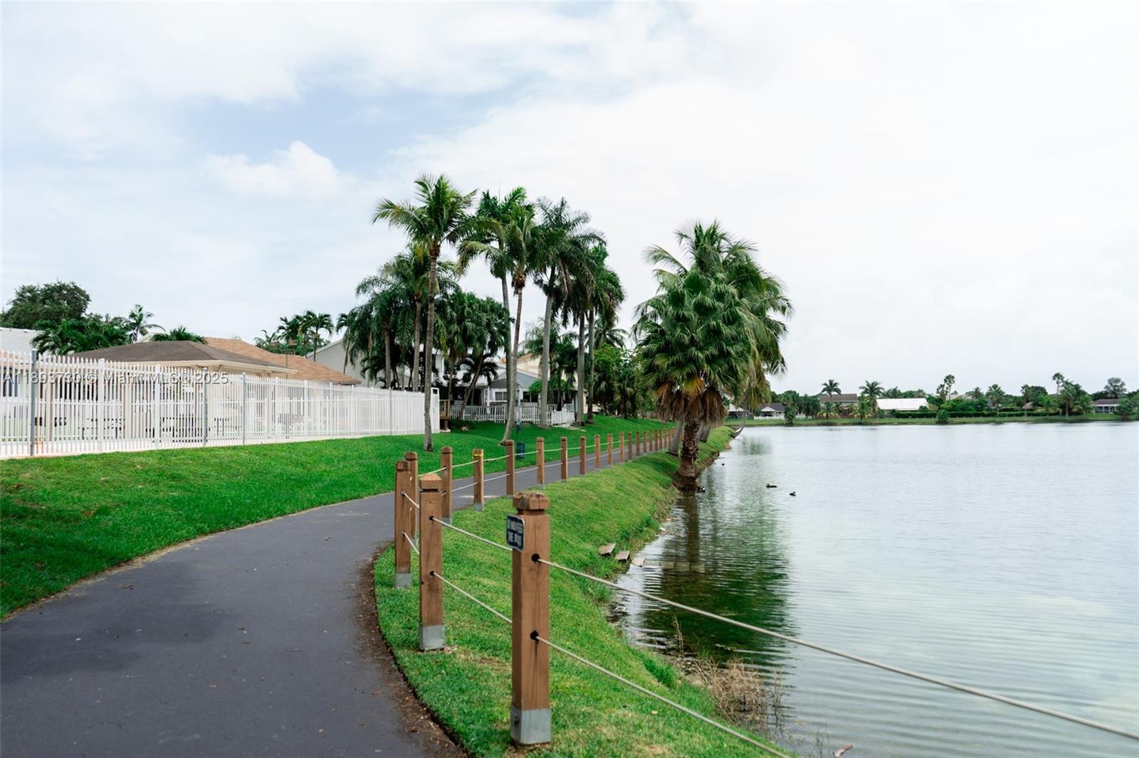 LAKES BY THE BAY SEC 3 - Residential Lease