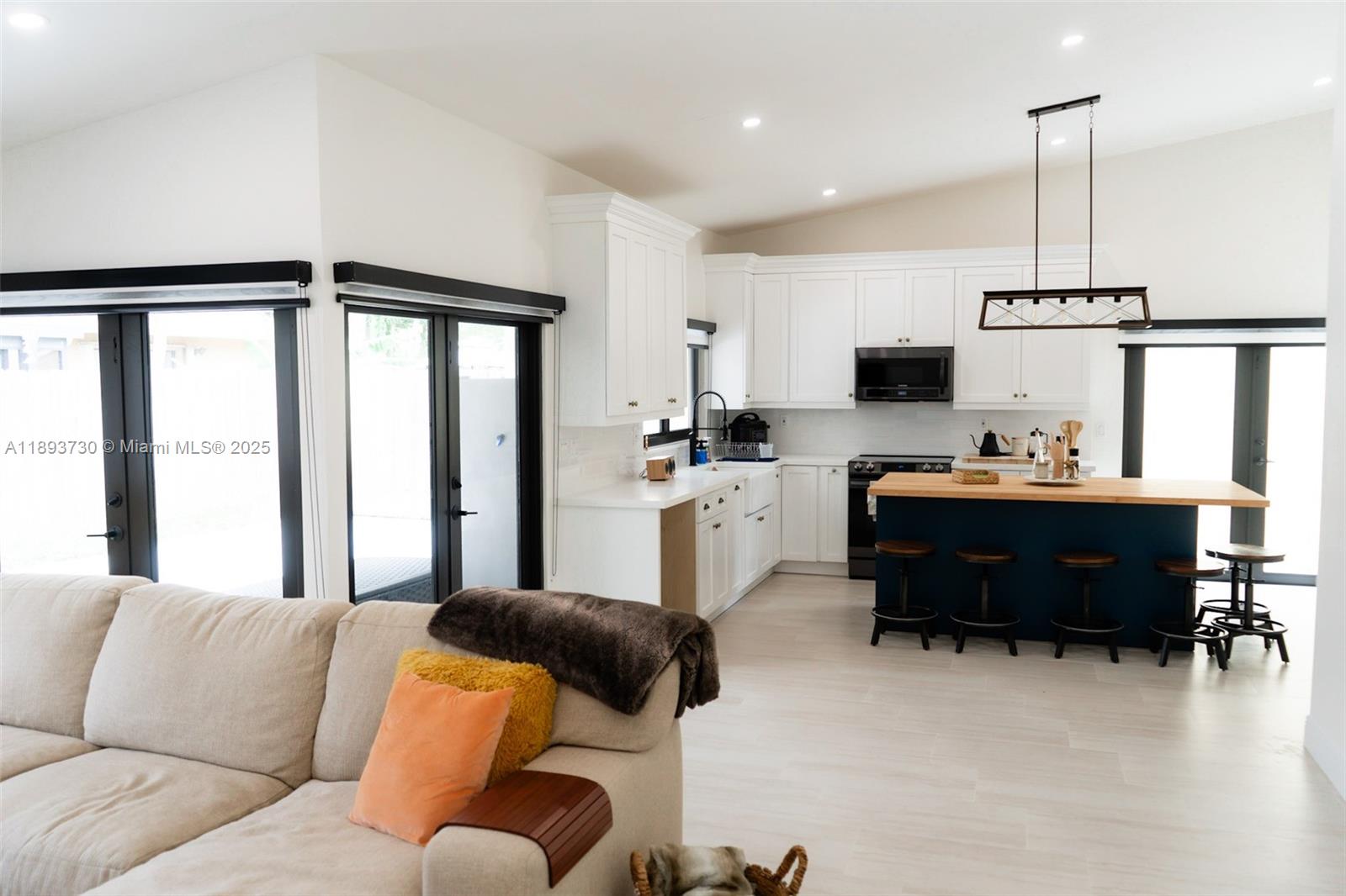 LAKES BY THE BAY SEC 3 - Residential Lease