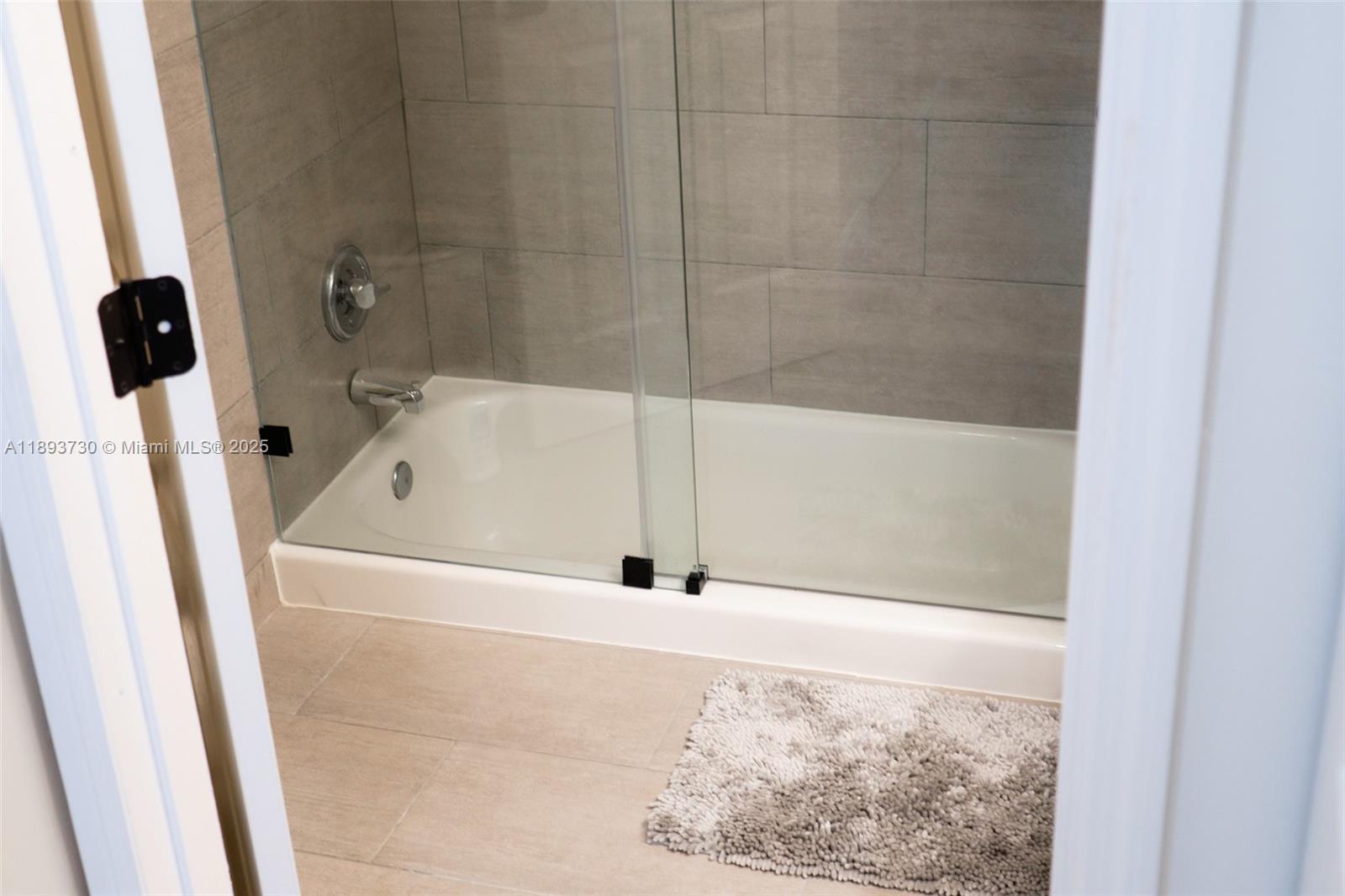 LAKES BY THE BAY SEC 3 - Residential Lease