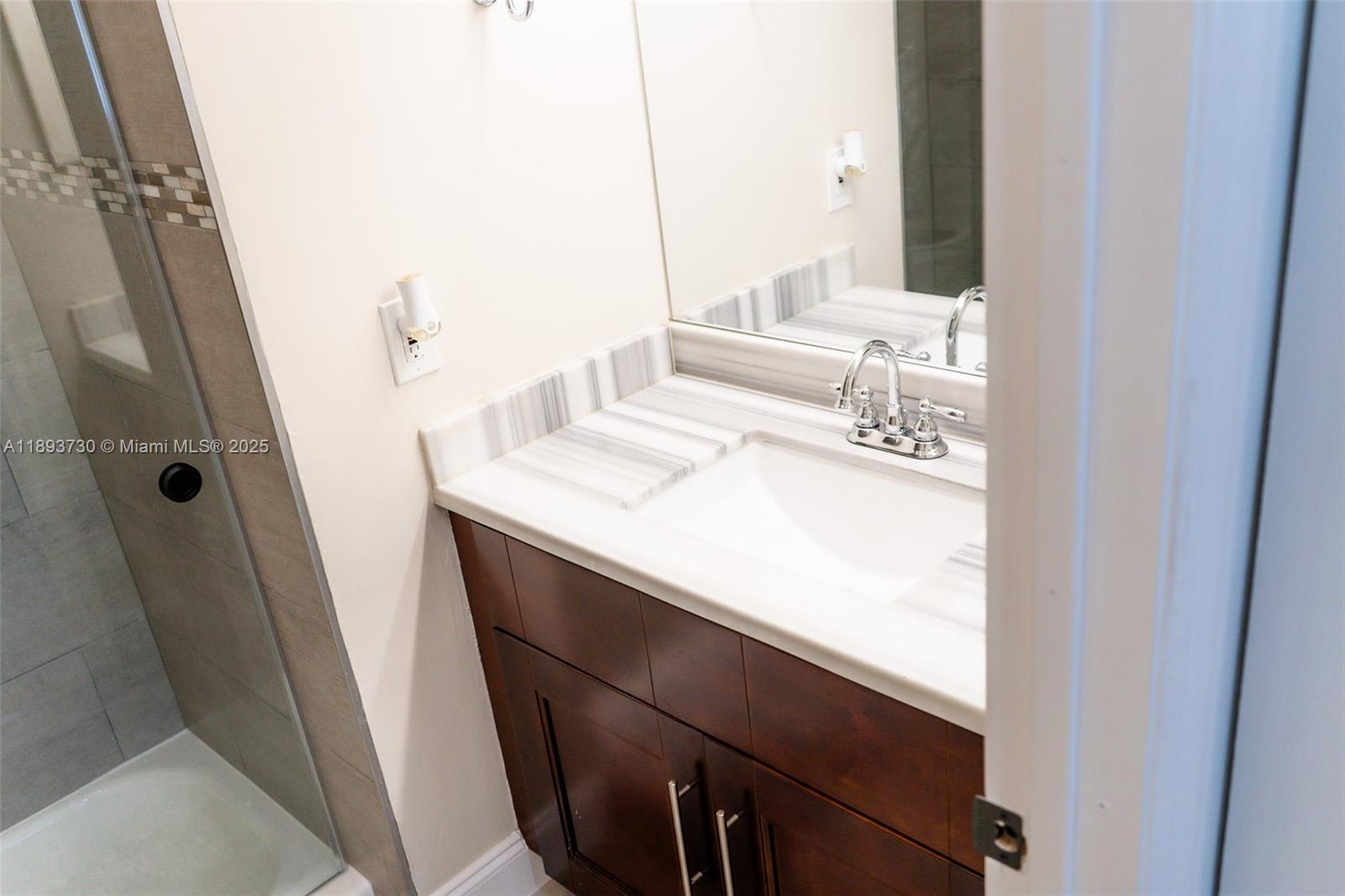 LAKES BY THE BAY SEC 3 - Residential Lease