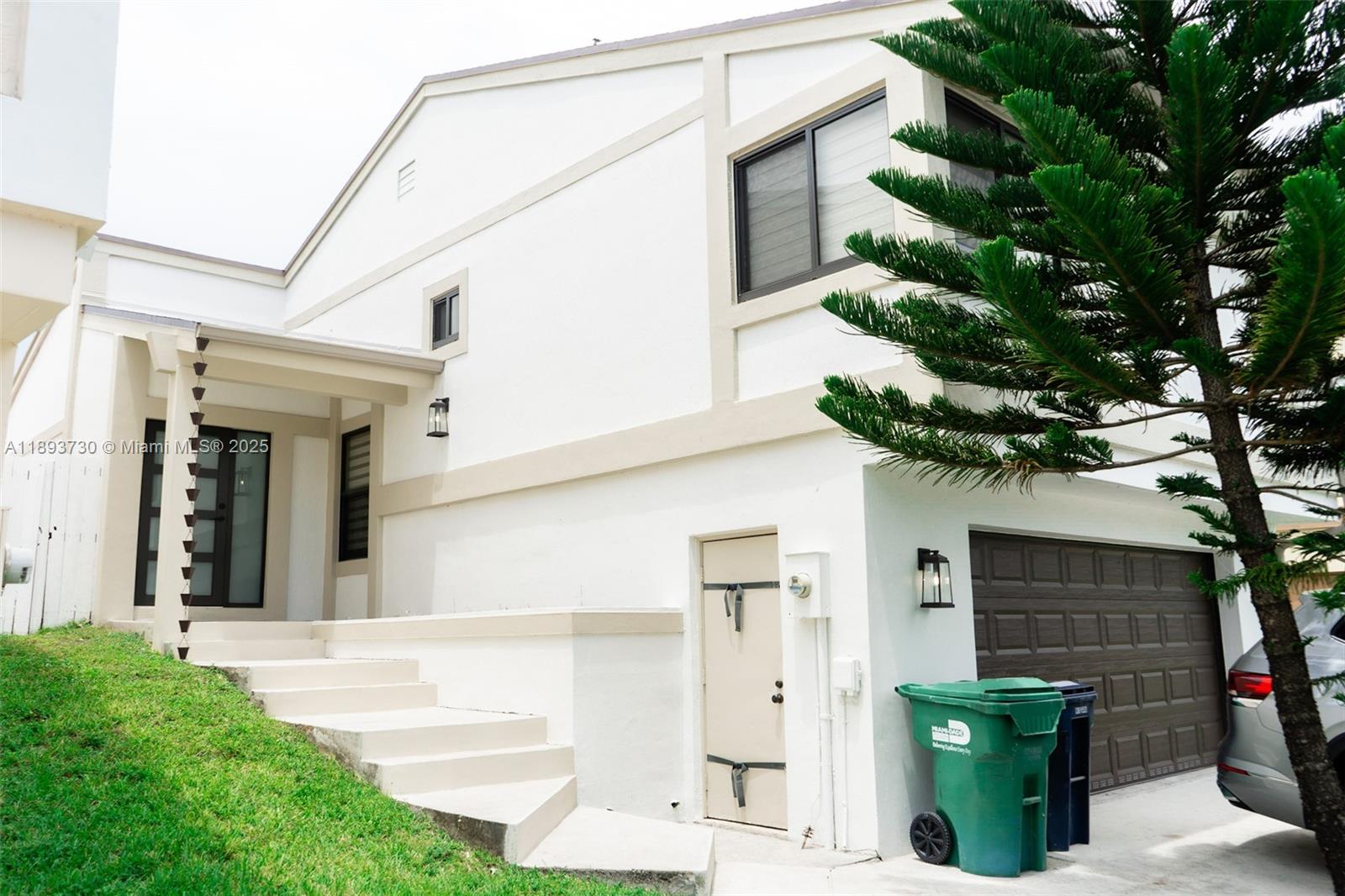 LAKES BY THE BAY SEC 3 - Residential Lease