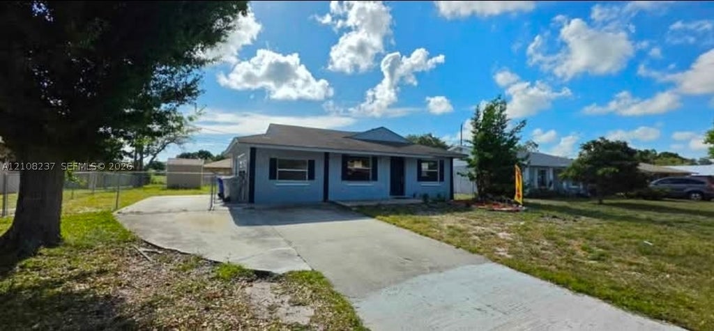 Photo of 338 SW 8th Ave SW #., Vero Beach, FL 32962 (MLS # A12108237)
