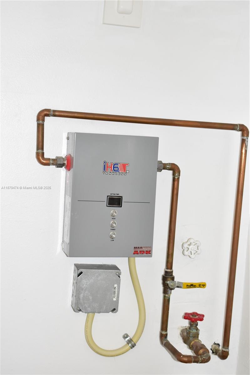 SUNRISE LAKES 131 CONDO - Residential