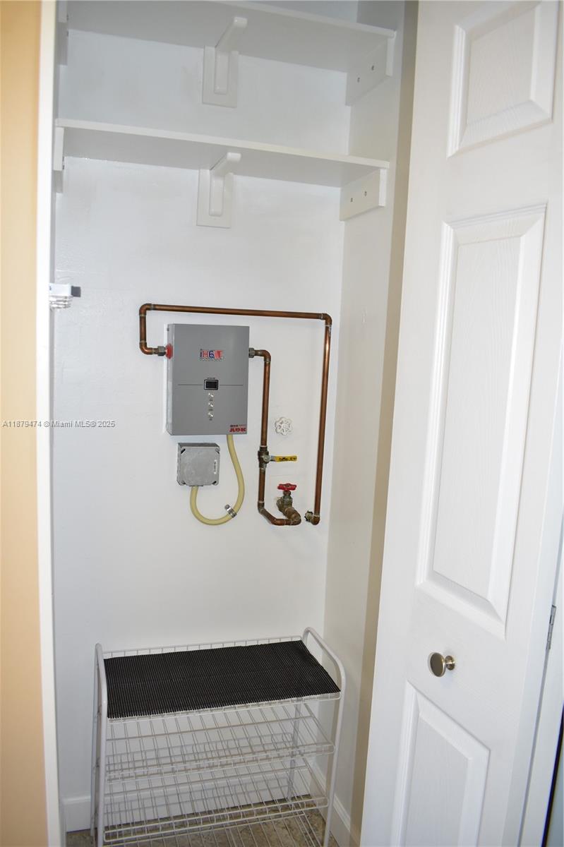 SUNRISE LAKES 131 CONDO - Residential