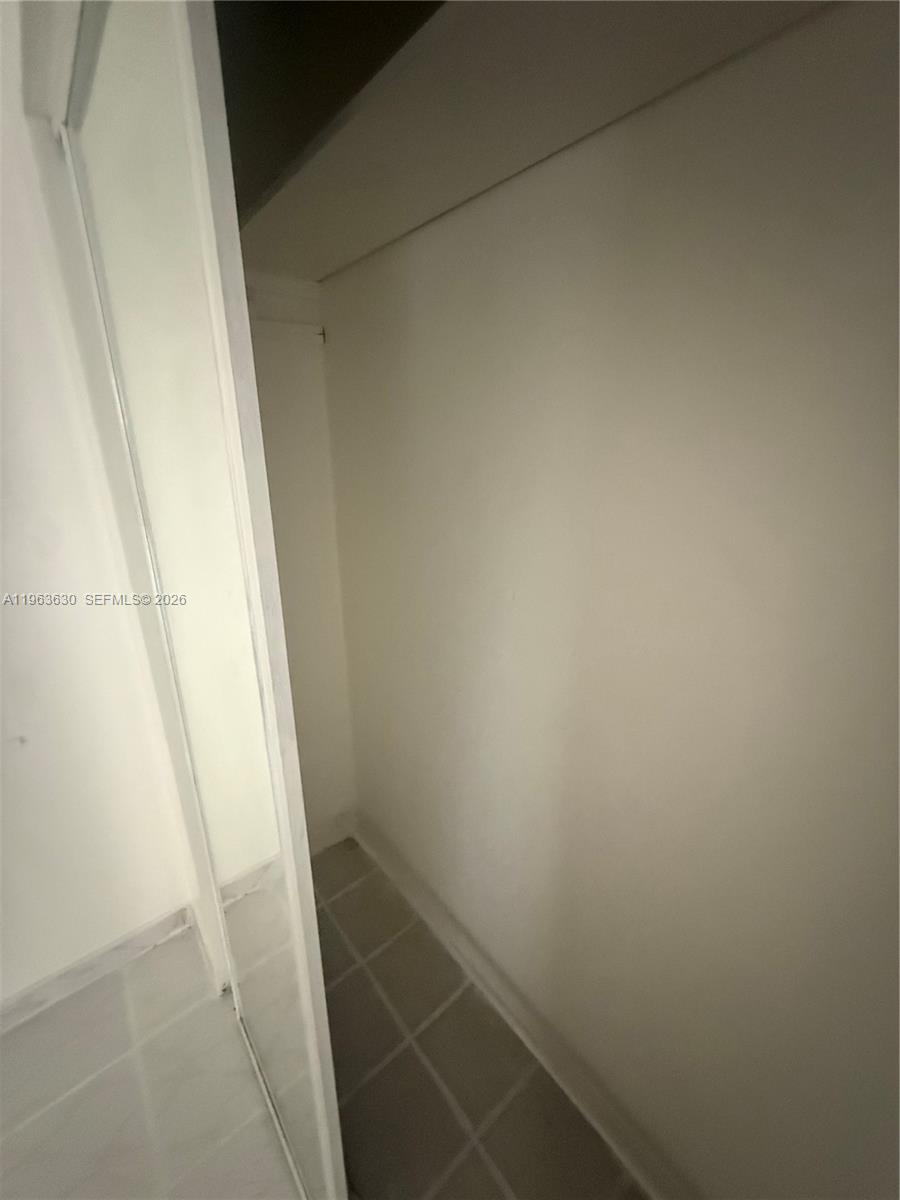 HOLLYWOOD - Residential