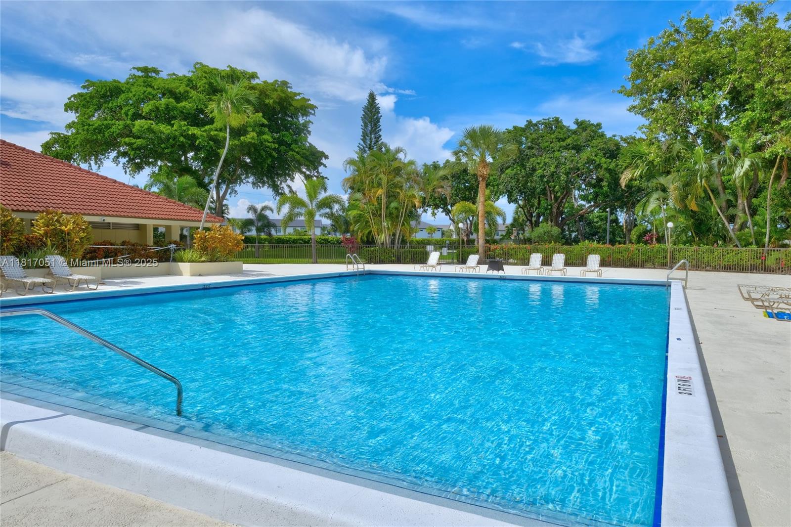 LAKE EMERALD CONDOMINIUM - Residential