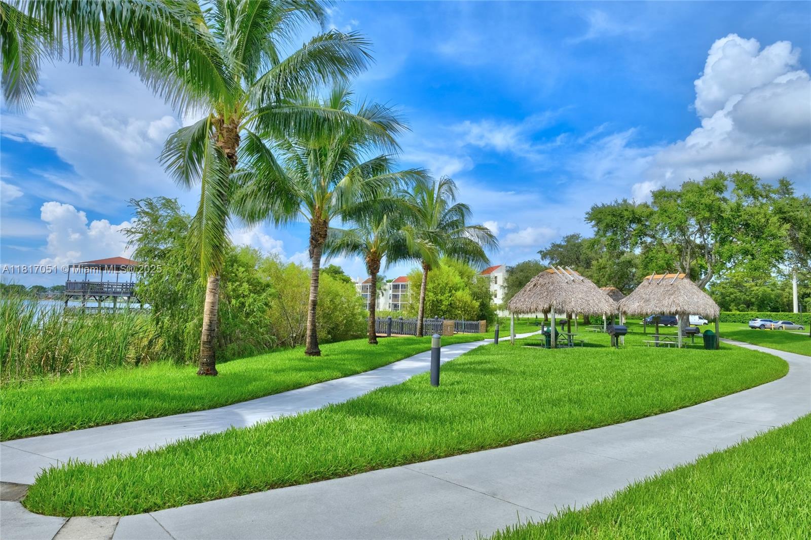 LAKE EMERALD CONDOMINIUM - Residential