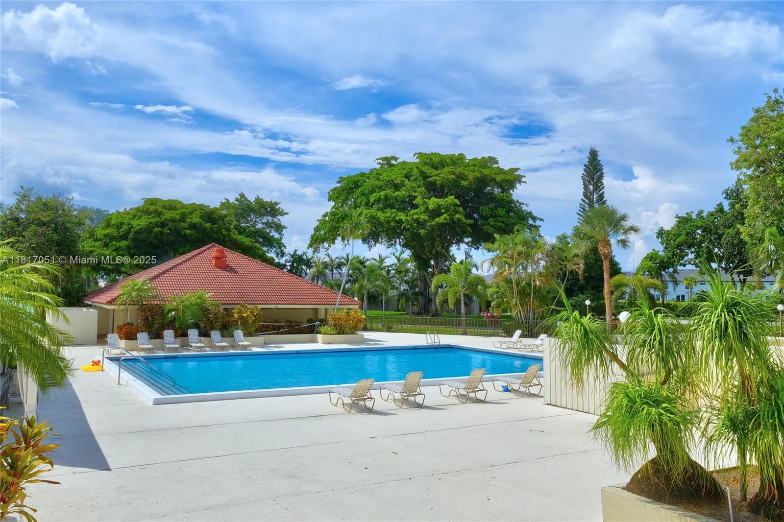 LAKE EMERALD CONDOMINIUM - Residential