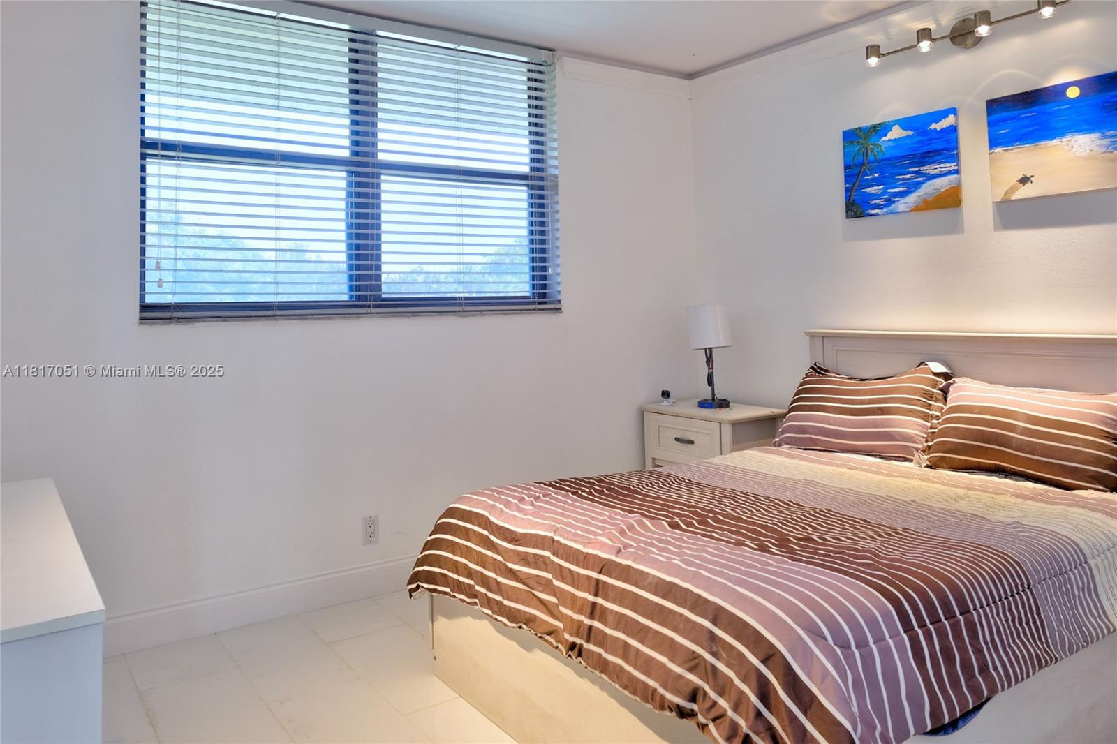 LAKE EMERALD CONDOMINIUM - Residential