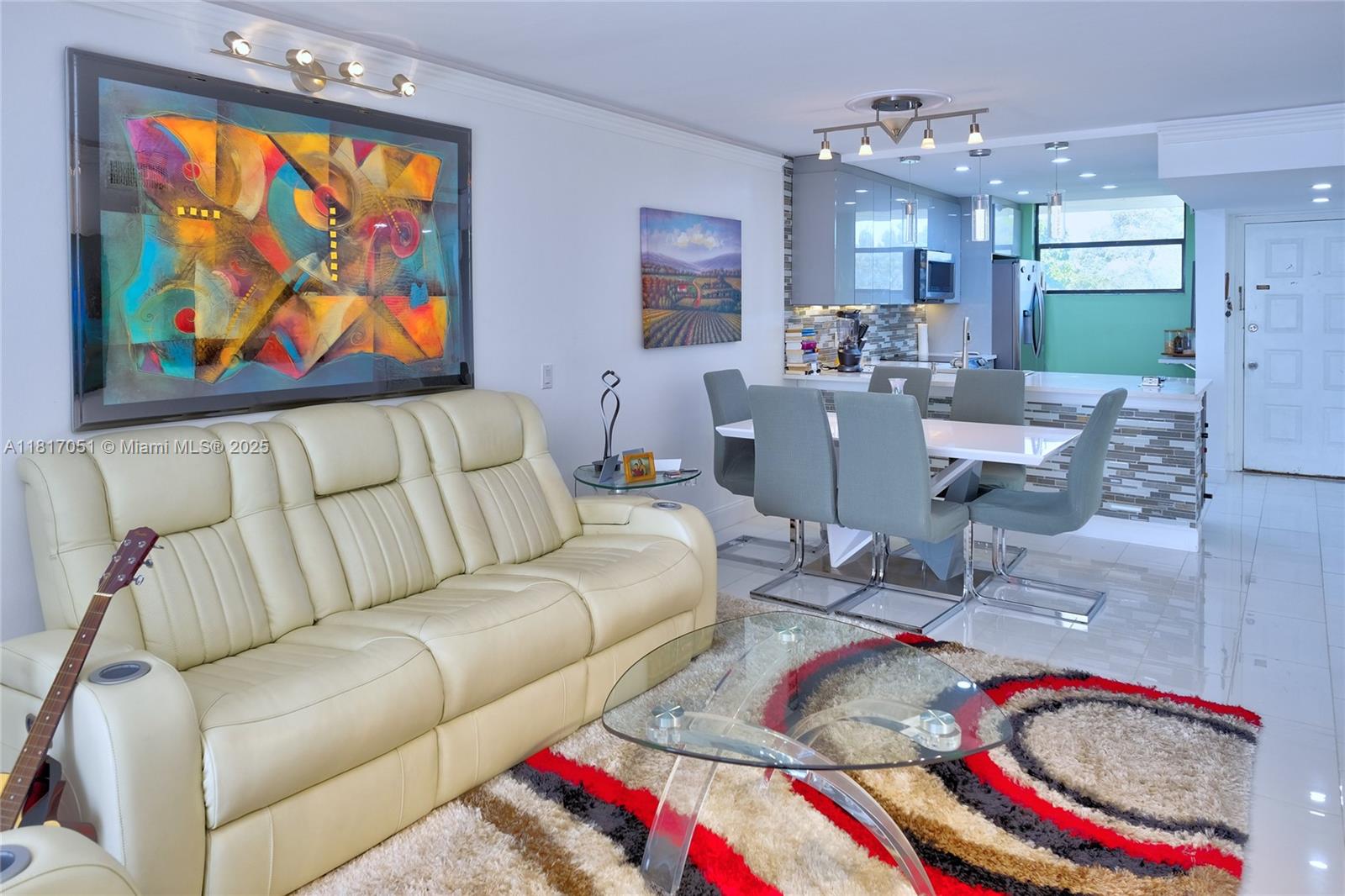 LAKE EMERALD CONDOMINIUM - Residential