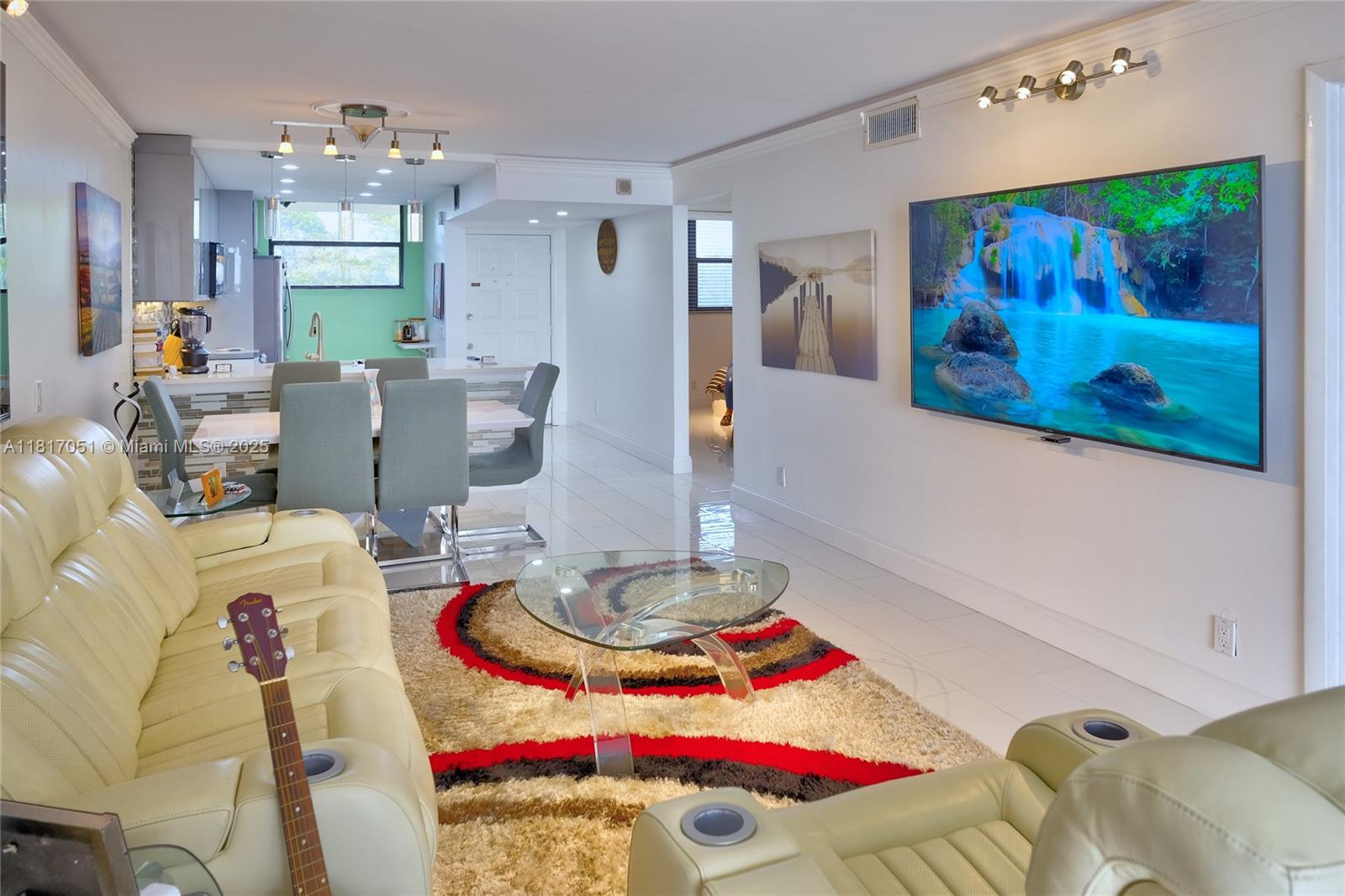 LAKE EMERALD CONDOMINIUM - Residential