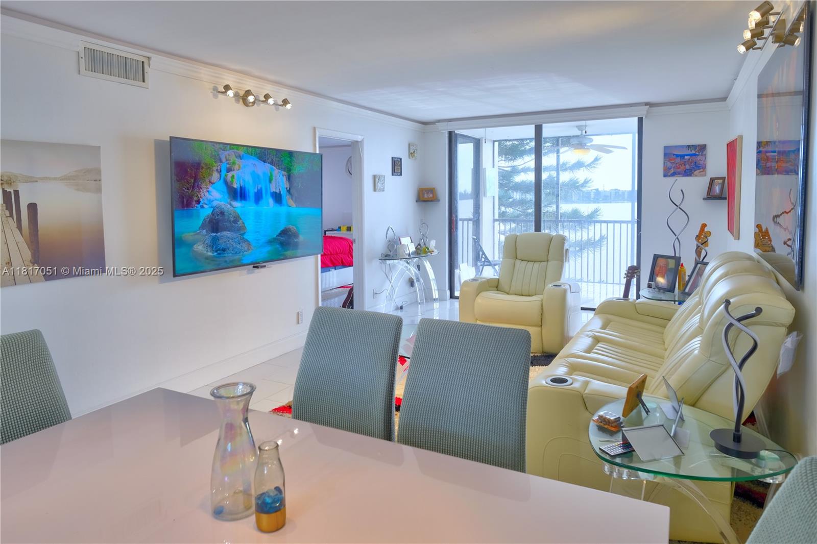 LAKE EMERALD CONDOMINIUM - Residential