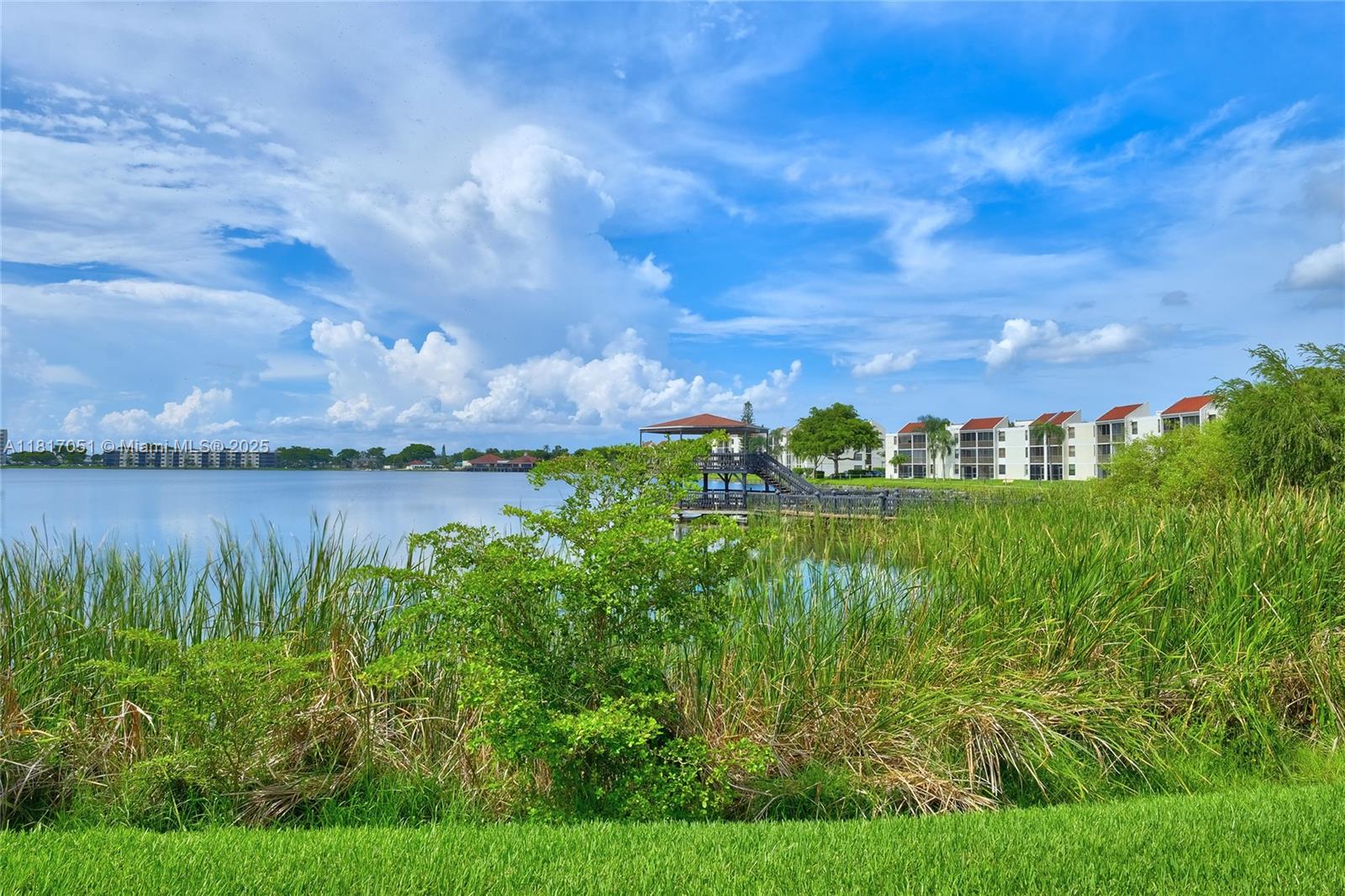 LAKE EMERALD CONDOMINIUM - Residential