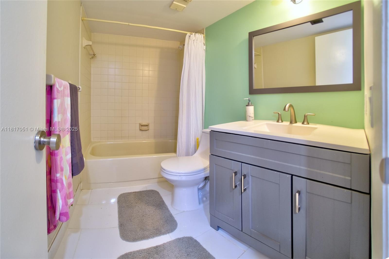 LAKE EMERALD CONDOMINIUM - Residential