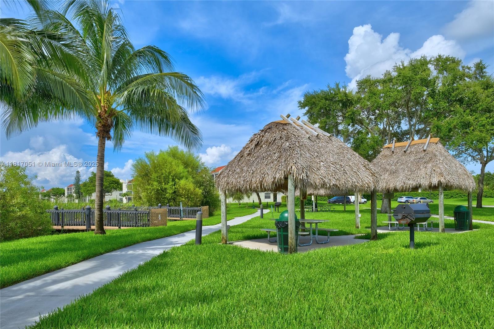 LAKE EMERALD CONDOMINIUM - Residential
