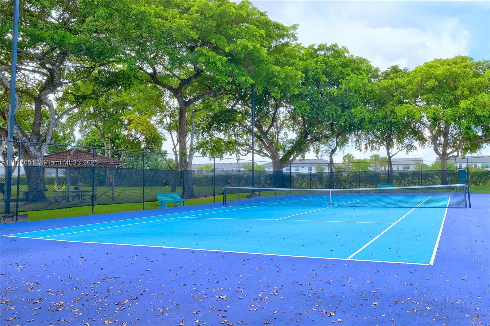 LAKE EMERALD CONDOMINIUM - Residential