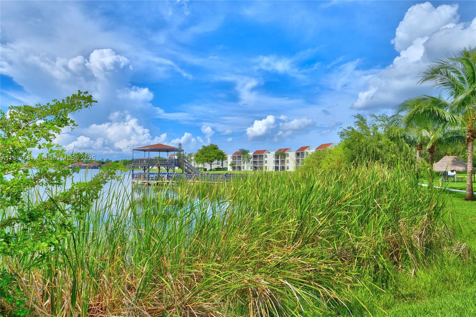 LAKE EMERALD CONDOMINIUM - Residential