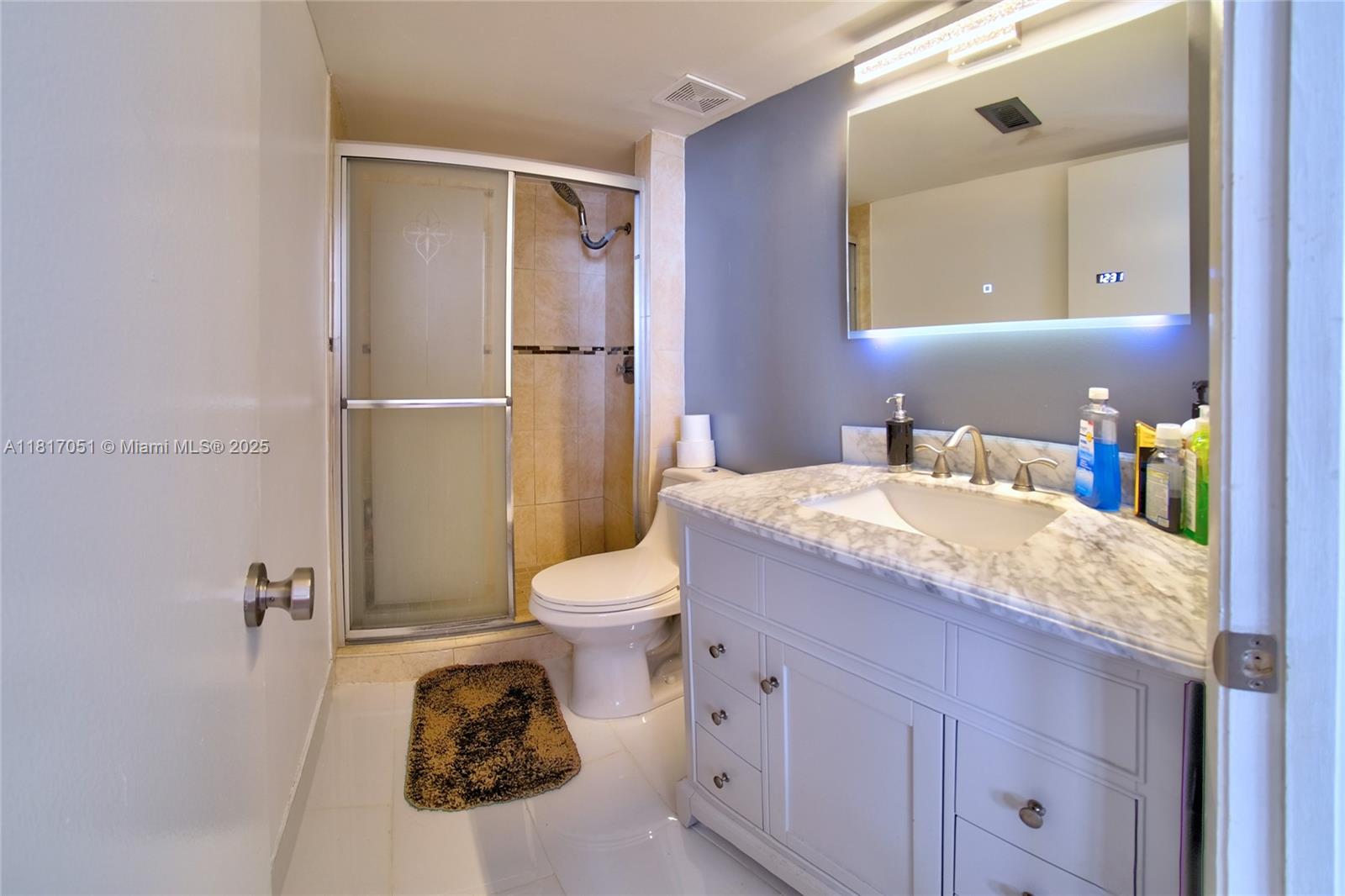 LAKE EMERALD CONDOMINIUM - Residential